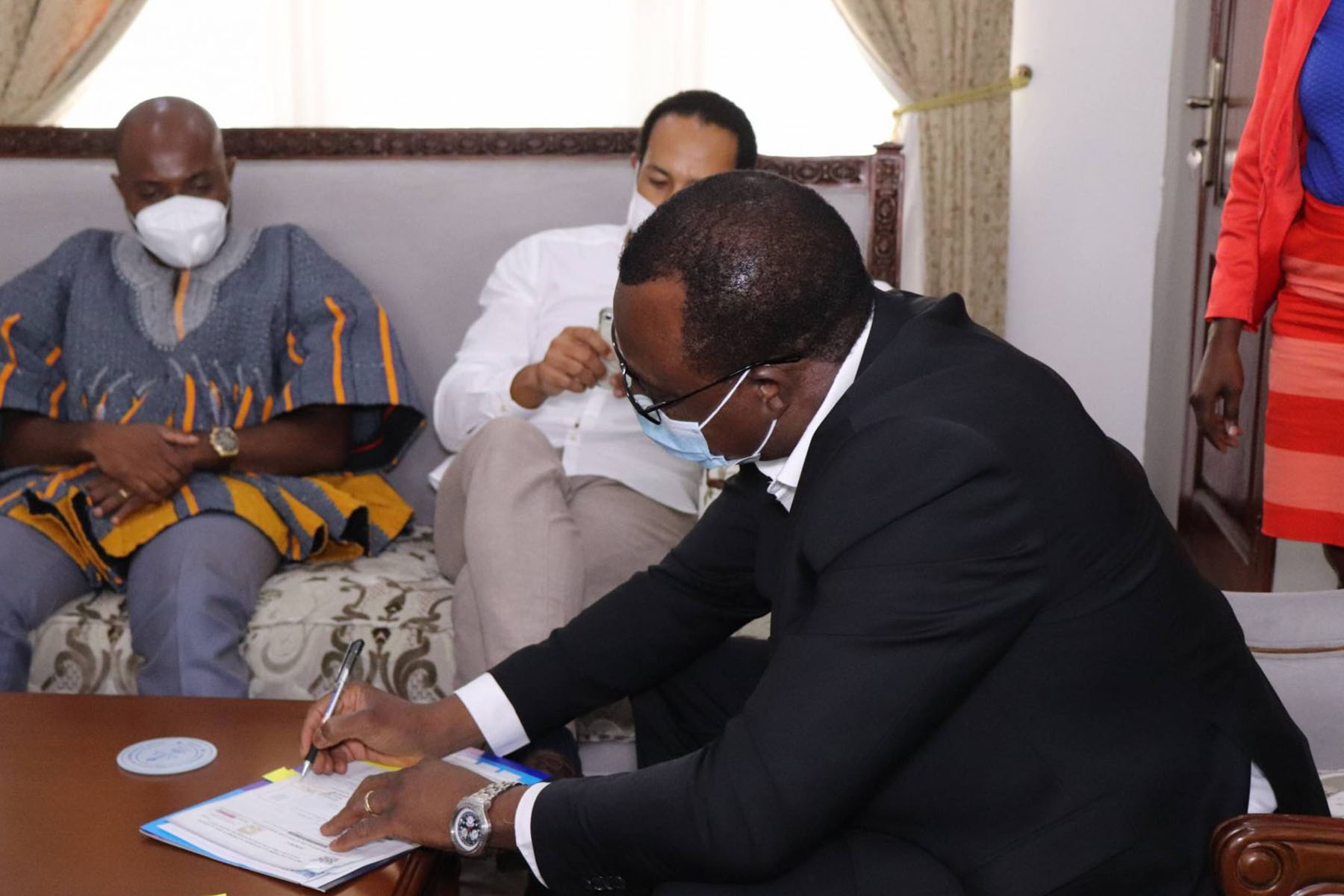 ARAP-HANDS-OVER-VIHECLES-TO-CHRAJ-5-scaled_0003_ARAP-HANDS-OVER-VIHECLES-TO-CHRAJ-3-scaled